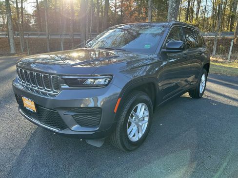 Certified 2023 Jeep Grand Cherokee Laredo image 7