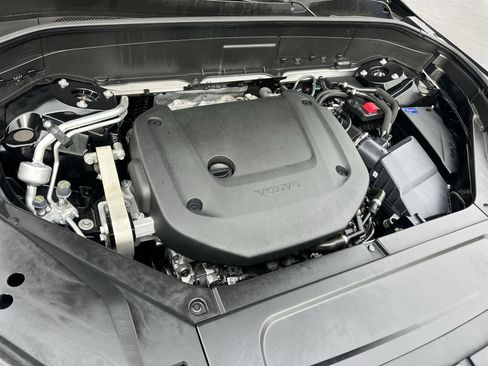 Used 2025 Volvo XC90 B6 Plus w/ Protection Package Premier image 8