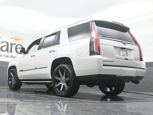 Used 2017 Cadillac Escalade Premium Luxury image 5