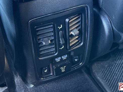 Used 2017 Jeep Grand Cherokee Overland image 14