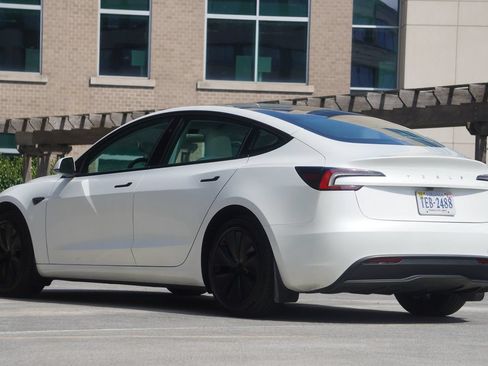 Used 2025 Tesla Model 3 Long Range RWD image 3