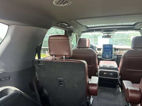 Used 2024 Ford Expedition Limited RWD image 15