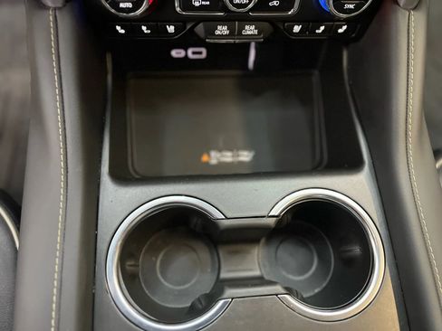 Used 2023 GMC Yukon SLT w/ SLT Premium Package image 25