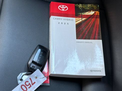 Used 2025 Toyota Camry SE FWD image 11