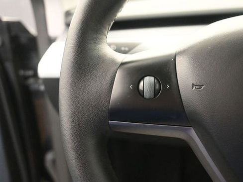 Used 2023 Tesla Model Y Long Range image 33