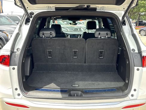 Used 2024 Buick Enclave Premium image 8