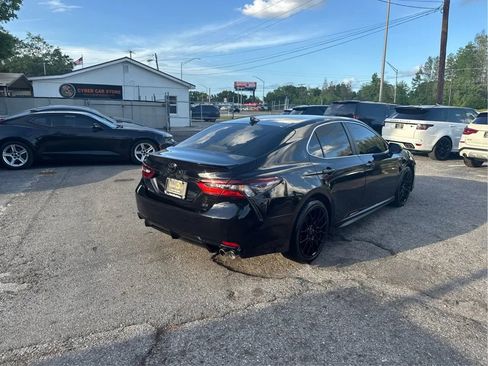 Used 2022 Toyota Camry SE image 5