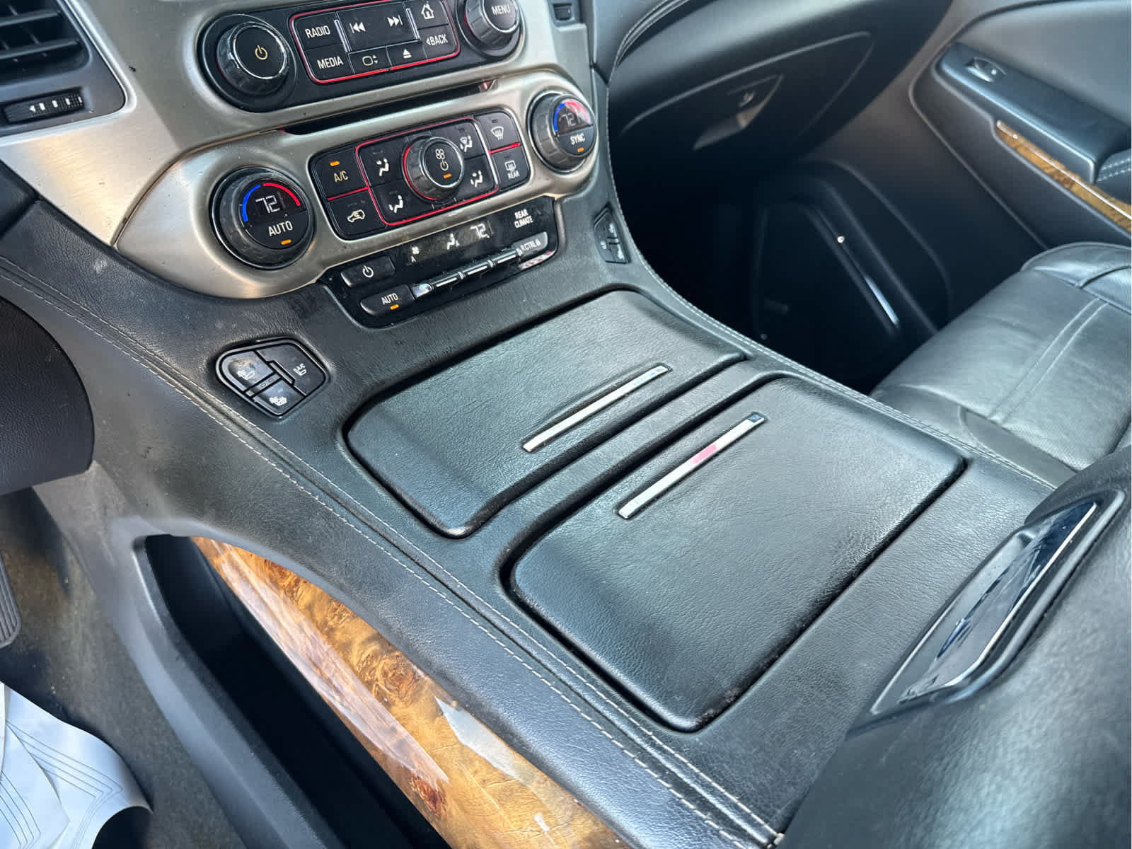 Used 2015 GMC Yukon Denali w/ Touring Package AWD/4WD image 25