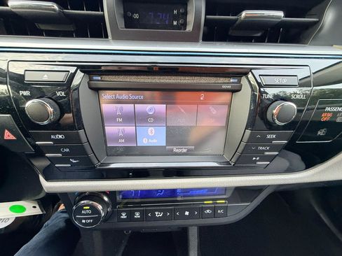 Used 2014 Toyota Corolla LE FWD image 22
