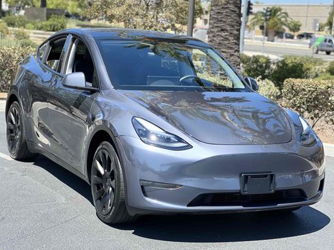Used 2023 Tesla Model Y Long Range AWD/4WD image 17