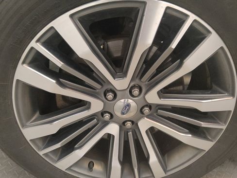 Used 2016 Ford Explorer Platinum image 31