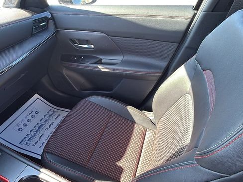 Used 2025 Nissan Kicks SR image 13