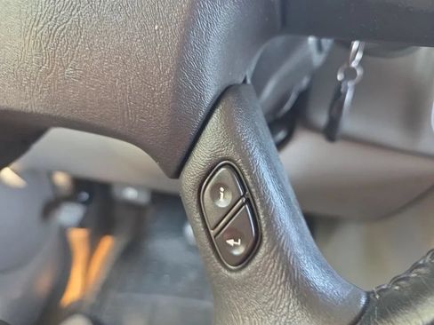 Used 2006 Chevrolet Avalanche Z71 w/ Preferred Equipment Group AWD/4WD image 23