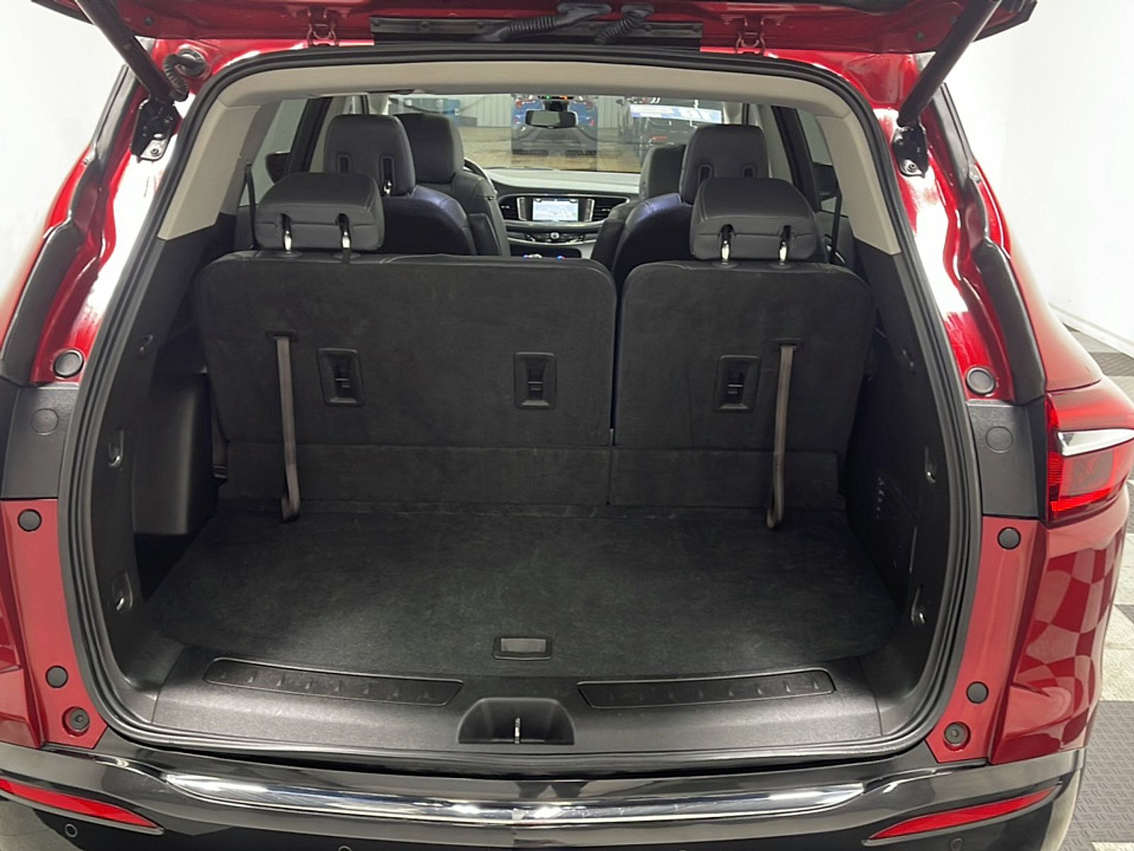 Used 2018 Buick Enclave Essence FWD image 19