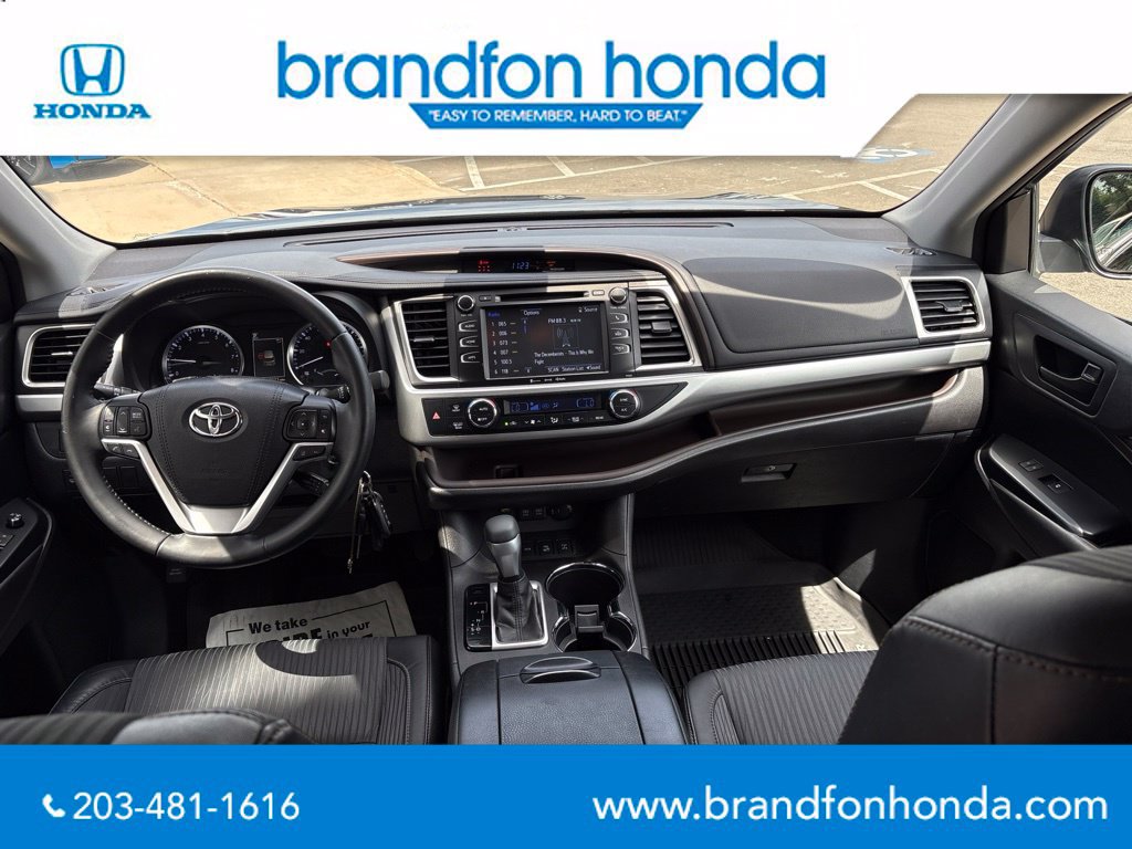 Used 2017 Toyota Highlander Plus AWD/4WD image 12