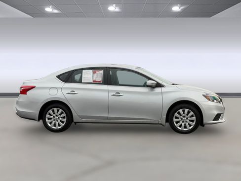 Used 2019 Nissan Sentra S image 8