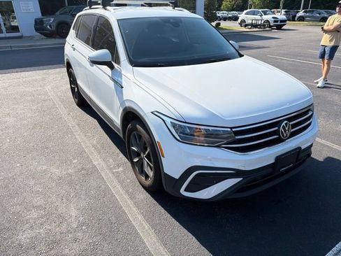 Used 2024 Volkswagen Tiguan SE AWD/4WD image 11