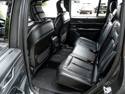 Used 2022 Jeep Grand Cherokee Overland w/ Luxury Tech Group IV RWD image 49