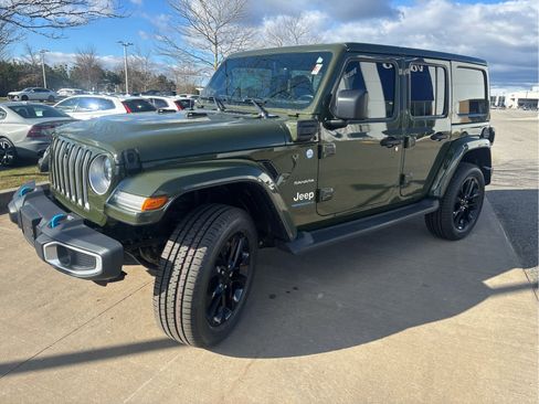 Used 2023 Jeep Wrangler Unlimited Sahara w/ Cold Weather Group AWD/4WD image 4