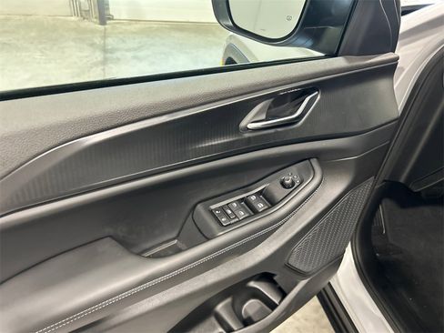 New 2025 Jeep Grand Cherokee 4WD image 14