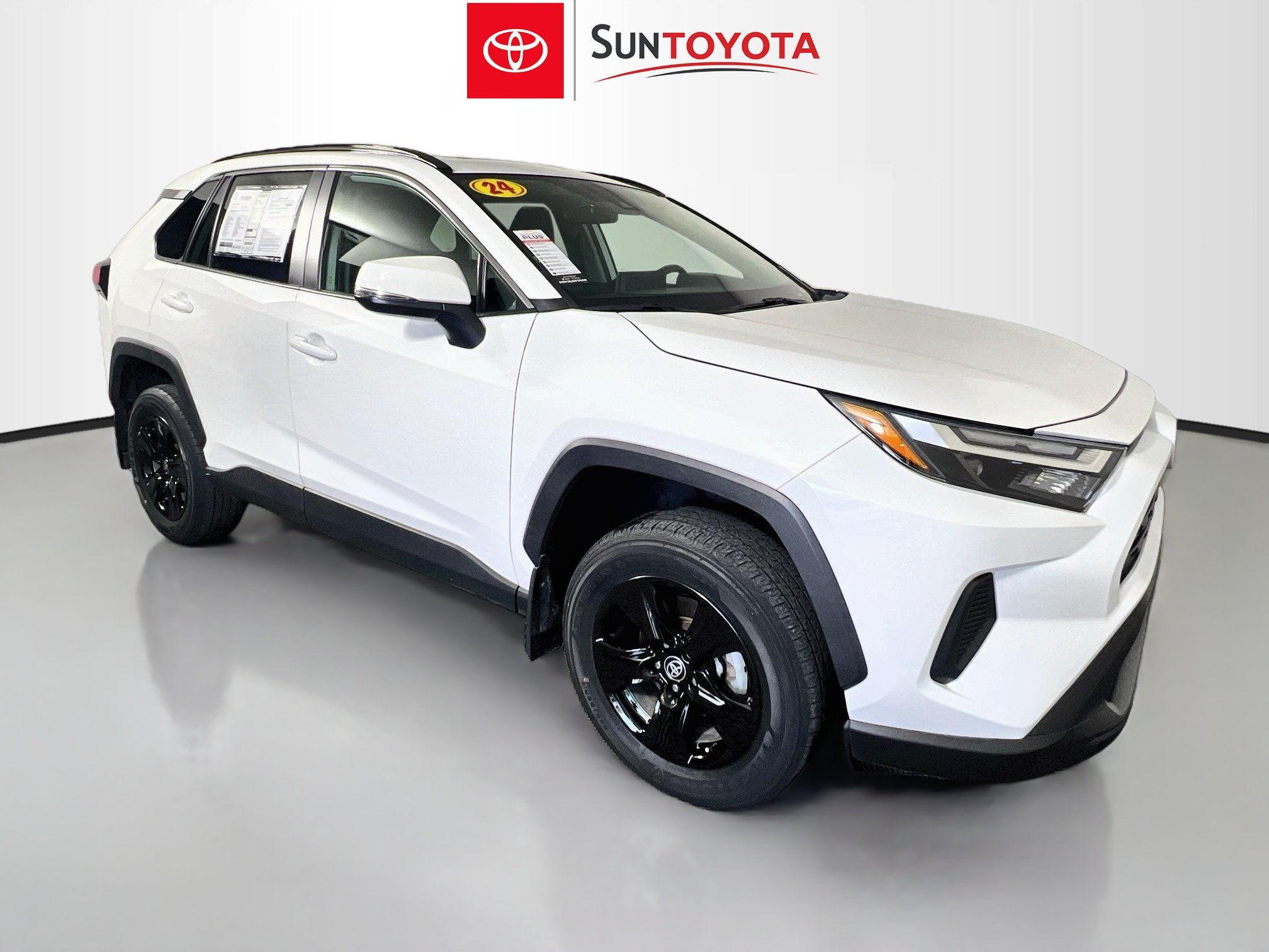 Used 2024 Toyota RAV4 XLE w/ Convenience Package FWD image 1