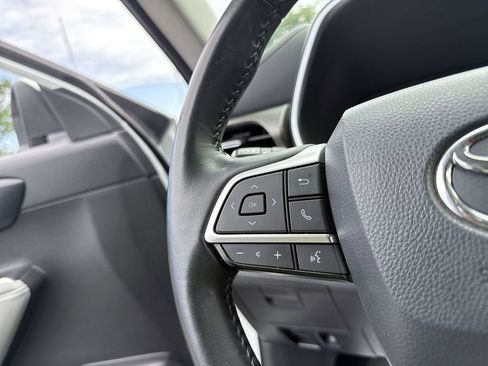 Used 2022 Toyota Highlander XLE AWD/4WD image 18
