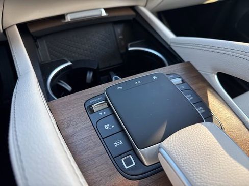 Used 2025 Mercedes-Benz GLE 350 4MATIC image 11