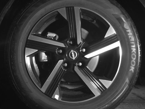 Used 2025 Nissan Sentra SV FWD image 12