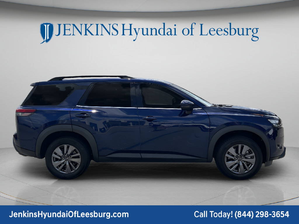 Used 2025 Nissan Pathfinder SV FWD image 3