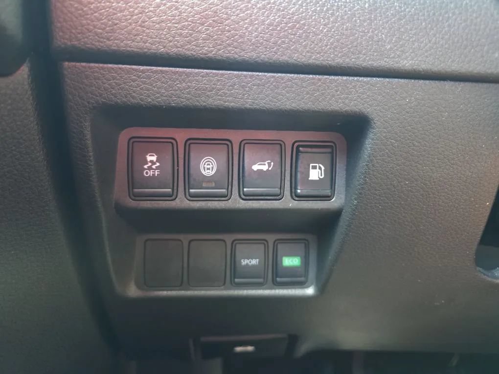 Used 2020 Nissan Rogue SV FWD image 23