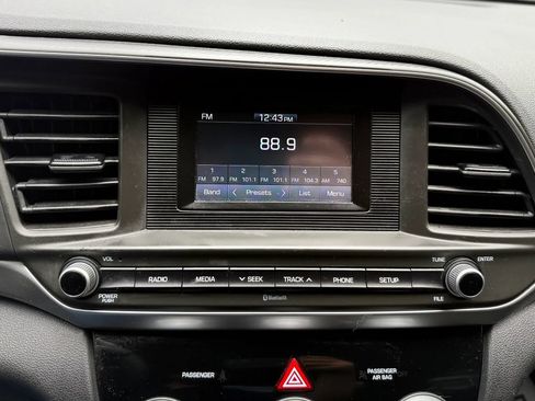 Used 2019 Hyundai Elantra SE w/ Cargo Package FWD image 16