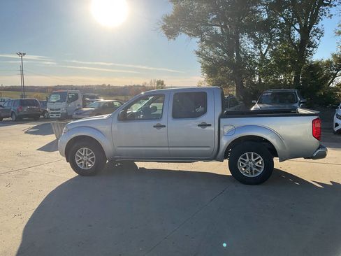 Used 2017 Nissan Frontier SV image 6