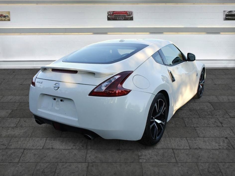 Used 2018 Nissan 370Z Coupe RWD image 8