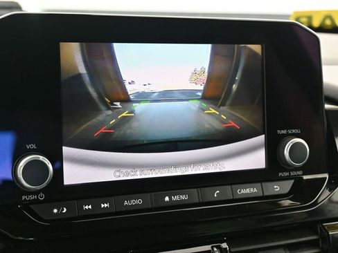 Used 2025 Nissan Pathfinder SV image 30