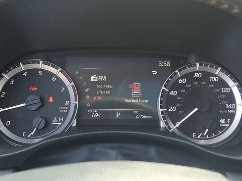 Used 2023 Toyota Highlander XLE AWD/4WD image 22