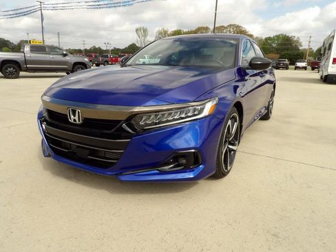 Used 2022 Honda Accord Sport image 2
