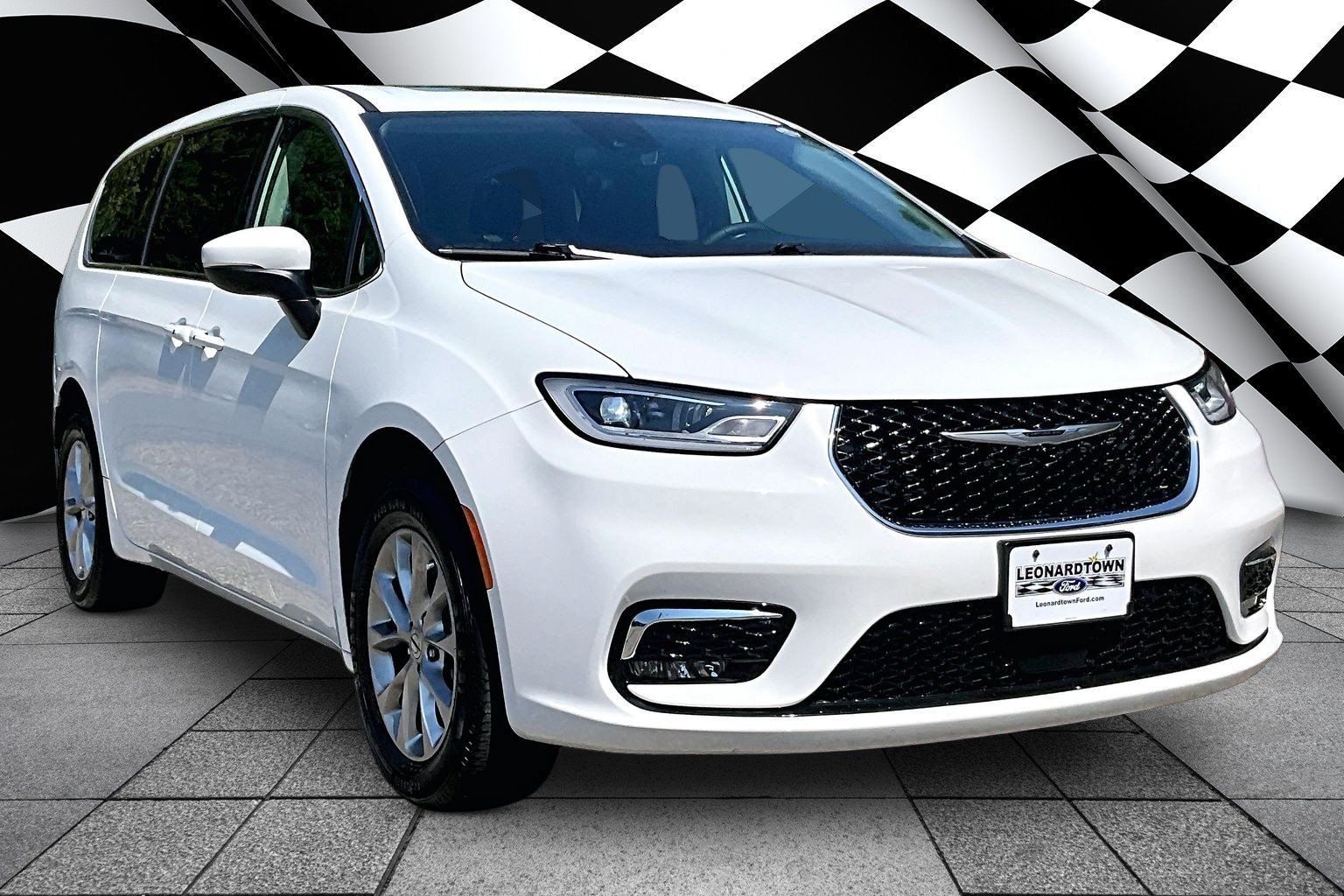 Used 2023 Chrysler Pacifica Touring-L AWD/4WD image 11