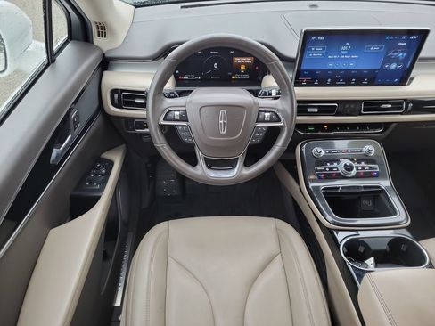 Used 2022 Lincoln Nautilus AWD w/ Premium Package image 12
