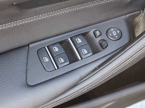 Used 2023 BMW 530e w/ M Sport Package image 21