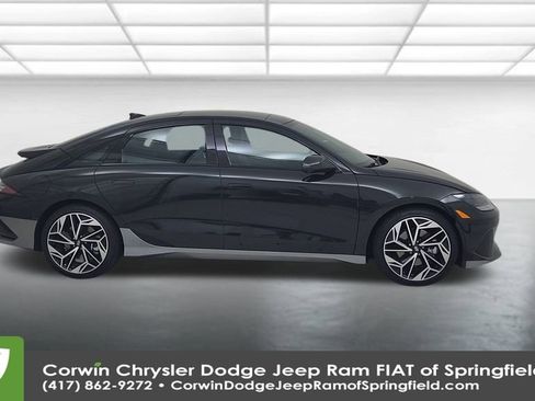 Used 2023 Hyundai Ioniq 6 Limited image 17