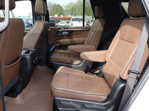 Used 2025 Chevrolet Tahoe High Country image 24