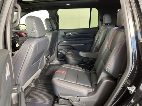 New 2026 Chevrolet Traverse RS w/ LPO, Floor Liner Package FWD image 28