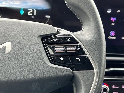 Certified 2023 Kia Niro Wave image 31