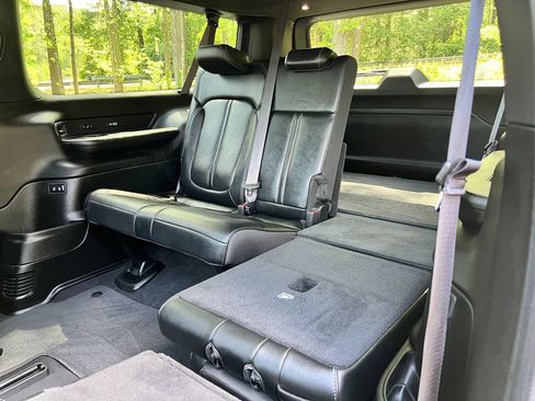 Certified 2024 Jeep Wagoneer L Series II w/ Premium Group I AWD/4WD image 19