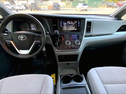 Used 2015 Toyota Sienna LE FWD image 15