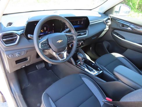 New 2026 Chevrolet TrailBlazer LT w/ LT Cold Weather Package AWD/4WD image 17