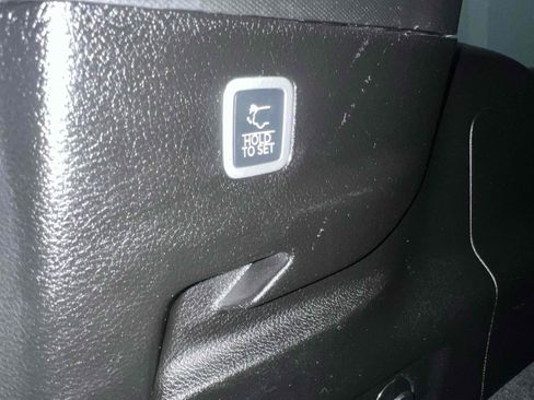 Used 2023 Jeep Grand Wagoneer L Series III image 12