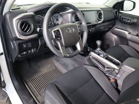 Used 2023 Toyota Tacoma 4x4 Double Cab image 9