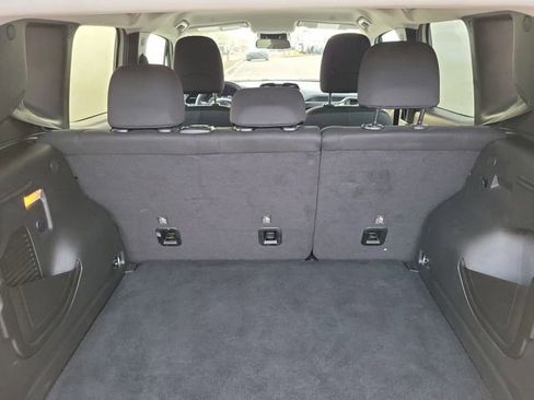 Used 2023 Jeep Renegade Latitude image 9