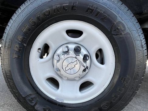 Used 2017 Chevrolet Express 2500 Extended RWD image 12